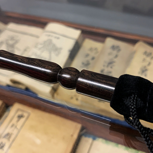 Wooden wand PRO (Bold Black) by Harry He & Bacon Magic – Trick - magic tricks