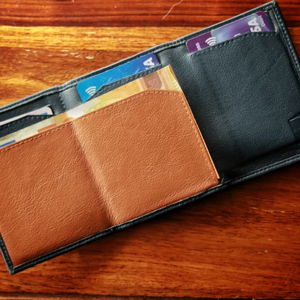 The Hi-Jak Wallet (Gimmick and Online Instructions) by Secret Tannery – Trick - magic tricks